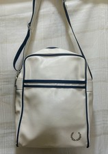 Borsa messenger Fred Perry