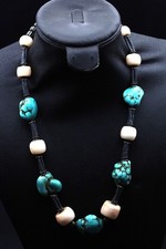 Collana antica romana in vetro