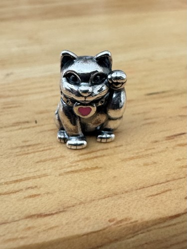 Charm gatto sventolante
