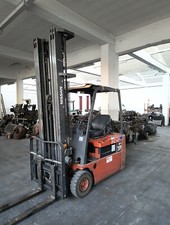 Carrello Elevatore Usato Nissan elettrico con caricabatteria 