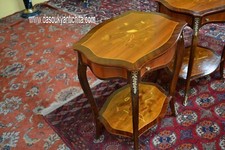 Coppia di tavolini –