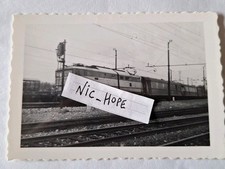 Fotografia Locomotore Elettrico FS E 646.066 in testa ad un convogli passeggeri 