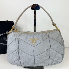 Borsa a tracolla Prada blu chiaro nylon pelle borchie trapuntate donna dal Giappone