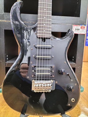 Chitarra elettrica aria - aria, proii