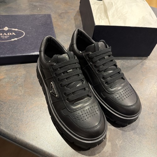 Sneakers prada pelle nera - in,
