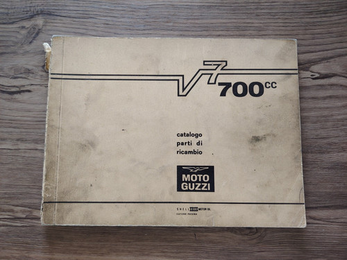 Moto guzzi 700 - v7,