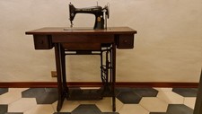Macchina da cucire SINGER 66 KY anno 1930  con   pianale-mobile a 2 cassetti 