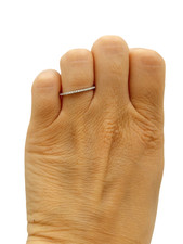 Anello veretta donna realizzato in oro bianco 18kt e diamanti per 0.08ct coloreG