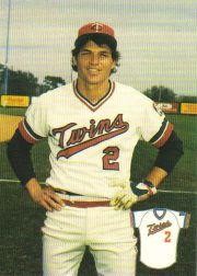 B7761 1983 twins - team, issue