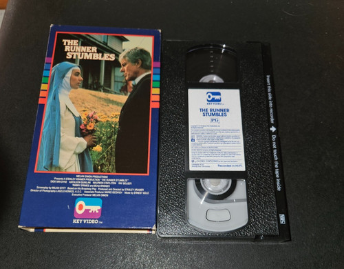 The runner stumbles vhs - stumbles, (vhs