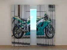 Tende Moto Yamaha. ARREDALACASA. Tenda su misura. Con una motocicletta verde