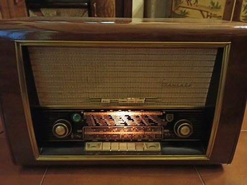 Radio valvole funzionante - a,
