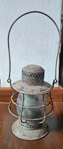 Vecchia lanterna petrolio in - lanterna, a