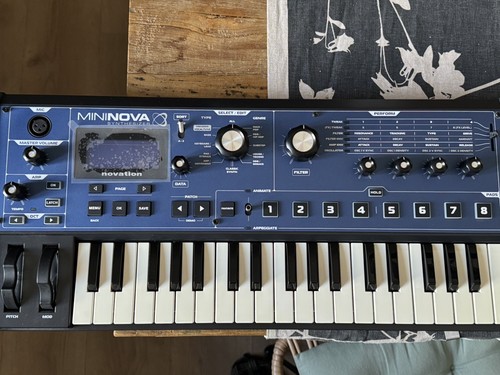 Novation mininova synthesizer - mininova,