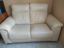 divano vera pelle spessorata, in ottimo stato, vendo per cambio arredamento 