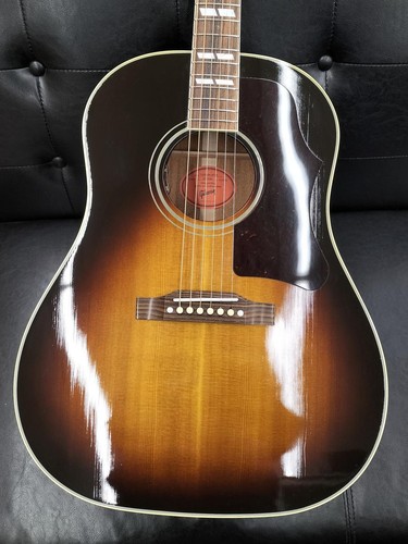 Chitarra acustica elettrica