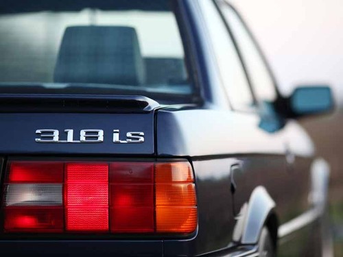Bmw e30 318is - emblema, trasero