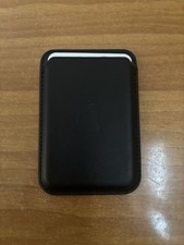 Apple Portafoglio MagSafe in Tessuto FineWoven per iPhone Serie 14/15 - Nero