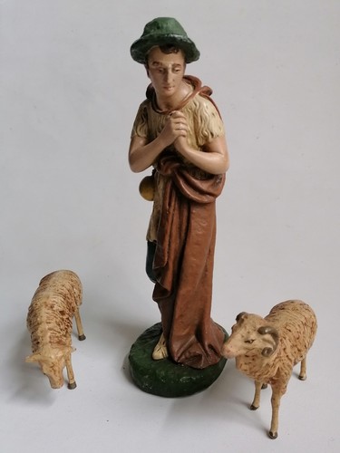 Antike krippenfigur aus gips - krippenfigur,