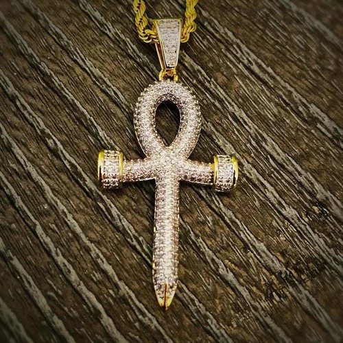 Collana con ciondolo croce