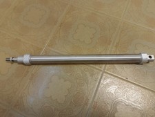 Cilindro pistone pneumatico