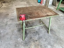 Banco da lavoro pieghevole da cantiere con morsa girevole