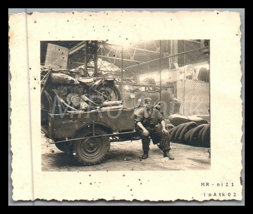 Foto ww2 meccanico con moto - foto,,