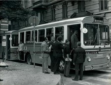 Foto originale, entrano in servizio i microautobus ATM a Milano/Cadorna 1964