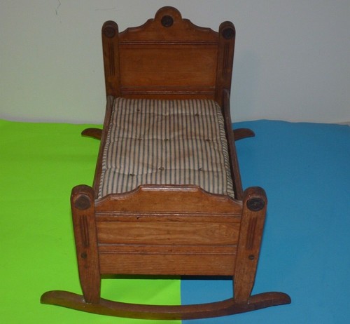Antico letto per bambole - letto,