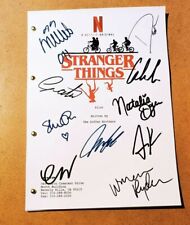 Copione Stranger Things con autografi Millie Bobby Brown Gaten Matarazzo etc 