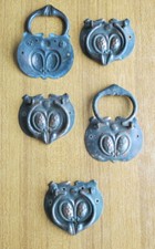 N° 5 ANTICHE MANIGLIE CON ANELLO (LIBERTY) IN BRONZO PER MOBILI VARI -