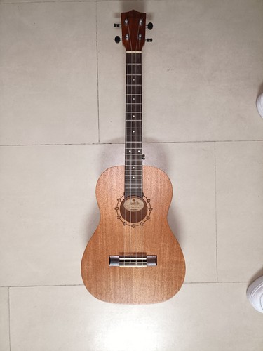 Ukulele baritono koki - baritono, koki'o