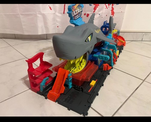 Pista hot wheels squalo