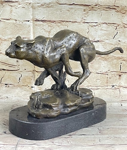 Statua statuina statua leone