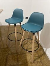 Set Due Sgabelli Petrolio E Legno