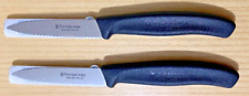 Victorinox Classic - Set di 2 Coltelli Spelucchini Lame da 8,5 cm Seghettate