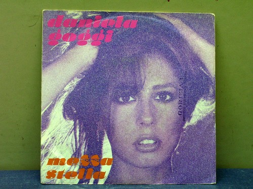 Daniela goggi mezza - daniela, "mezza