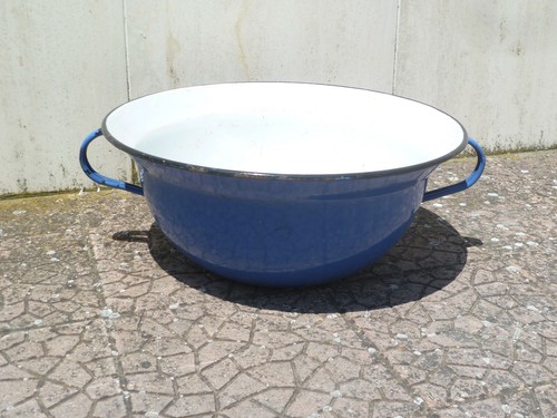 Raro catino smaltato con - , due