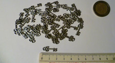 40 CIONDOLI A FORMA DI CHIAVE IN METALLO COLOR ARGENTO SCURO LUNGHEZZA 2 CM