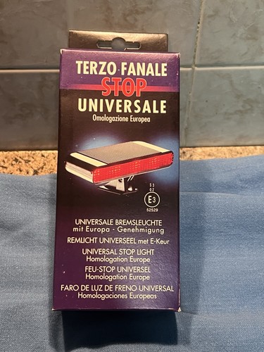 Terzo stop universale per - , auto