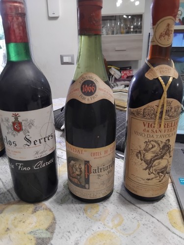 Bottiglie vino vecchia - di,