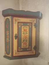 Angoliera Tirolese dipinta da appendere al muro