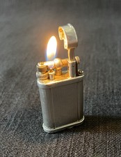 Dunhill Unique, accendino a pietrina con meccanismo lift arm, finitura argentata