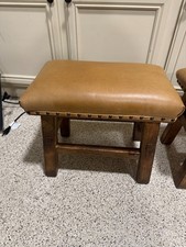 Sgabello basso in legno