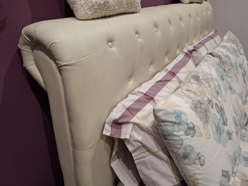 Letto con rialzo tenuto bene - con,