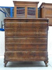 Cassettone in mogano scolpito