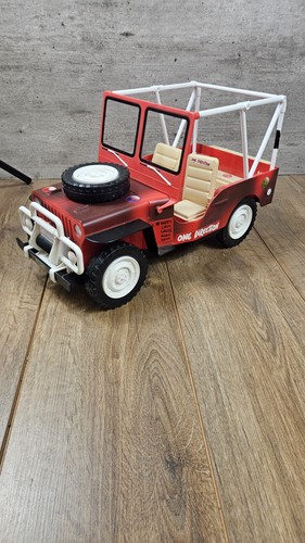One direction 4x4 cruiser jeep - one,