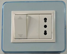 AVE Placca Azzurro Brillant + AVE Interruttore 1m 16ax + AVE Presa Bipasso Bianc