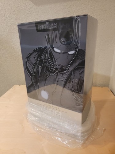 Hot toys iron man - iron,