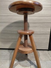 Sgabello regolabile in legno